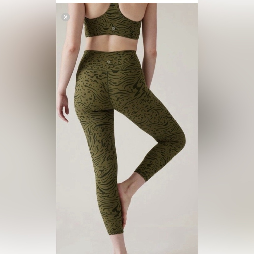 NWOT Athleta Transcend 7/8 Legging Yoga Pilates Tight Olive Green Animal Print S